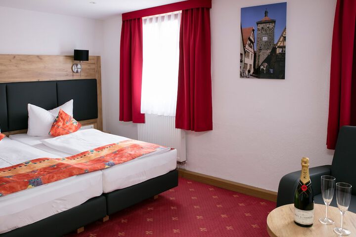 Room 8 of 35