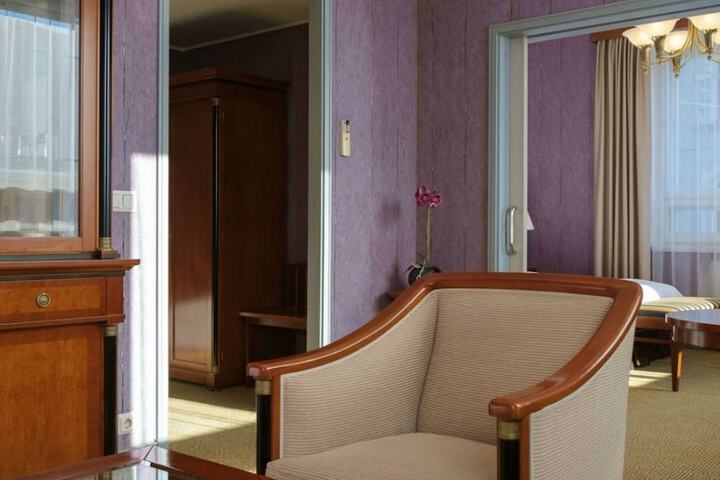 Room 15 of 33