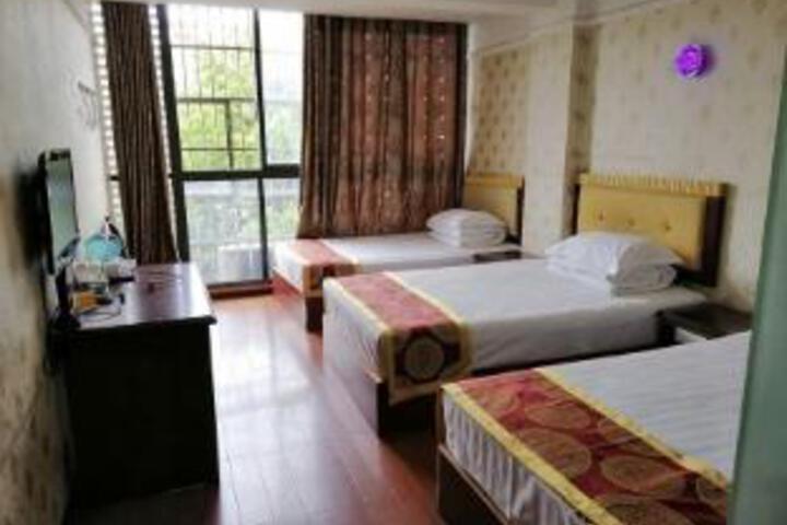 Room 4 of 6
