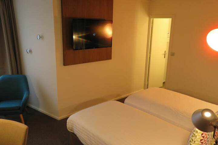 Room 12 of 69
