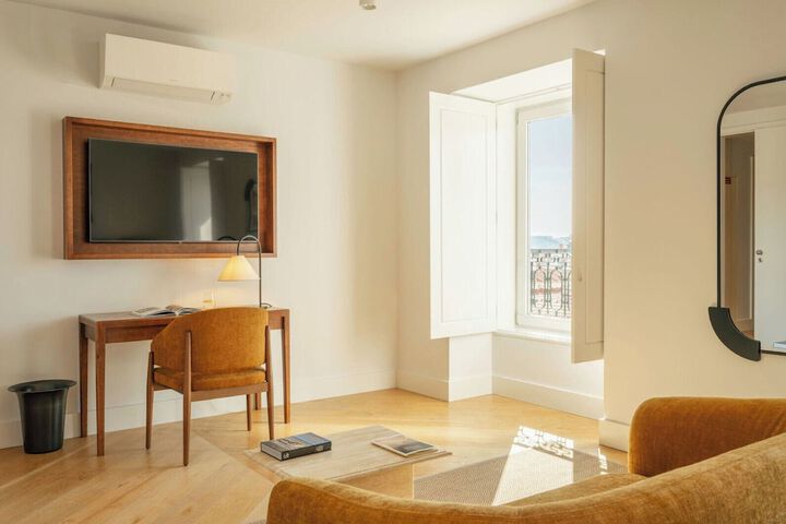 Room 52 of 193