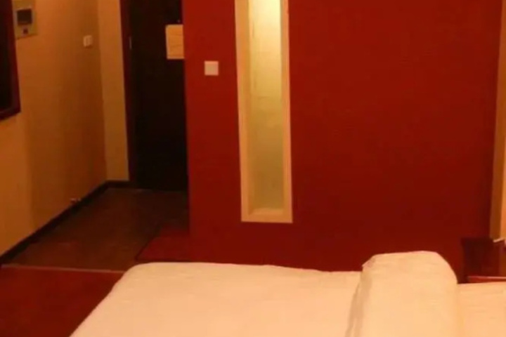 Room 2 of 10