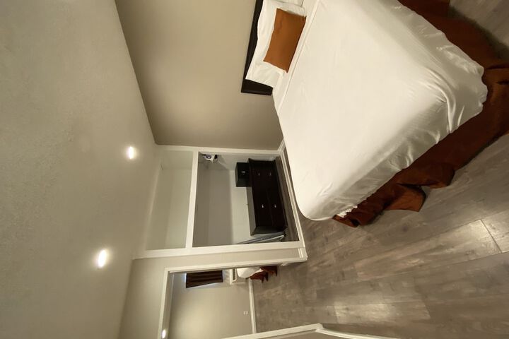 Family Cabin 1 Queen and 1 Bunk Bed (16 of 17)