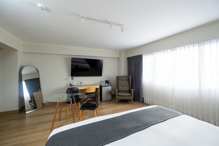 Room 52 of 104