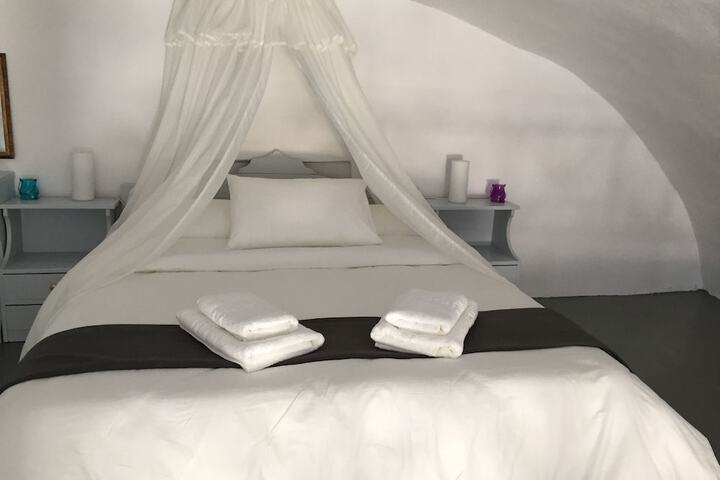Room 3 of 32