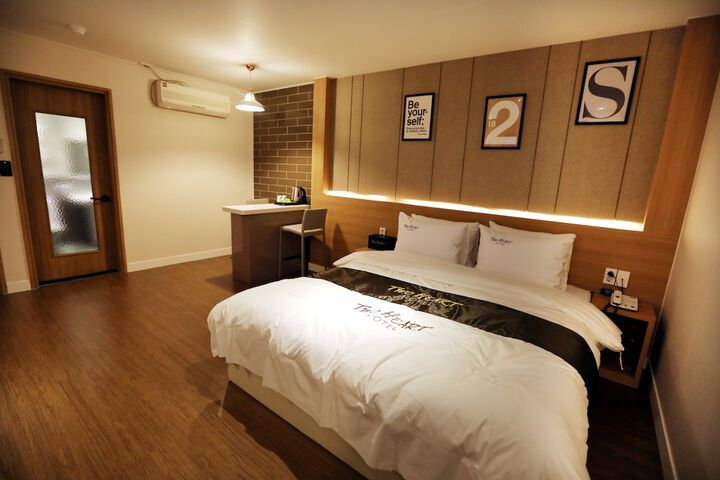 Room 11 of 23