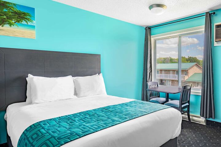 1 King Bed (4 of 5)