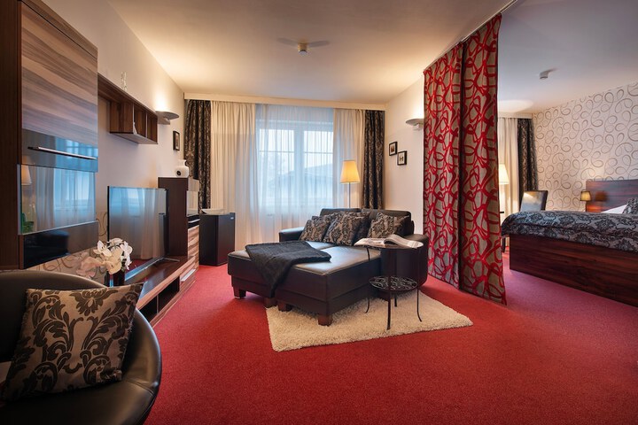Room 3 of 25