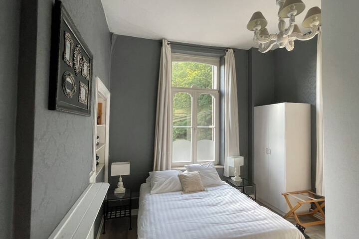 Room 3 of 39
