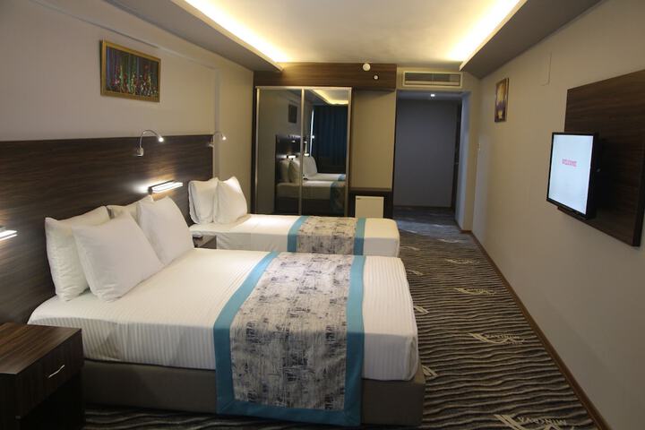 Room 16 of 34