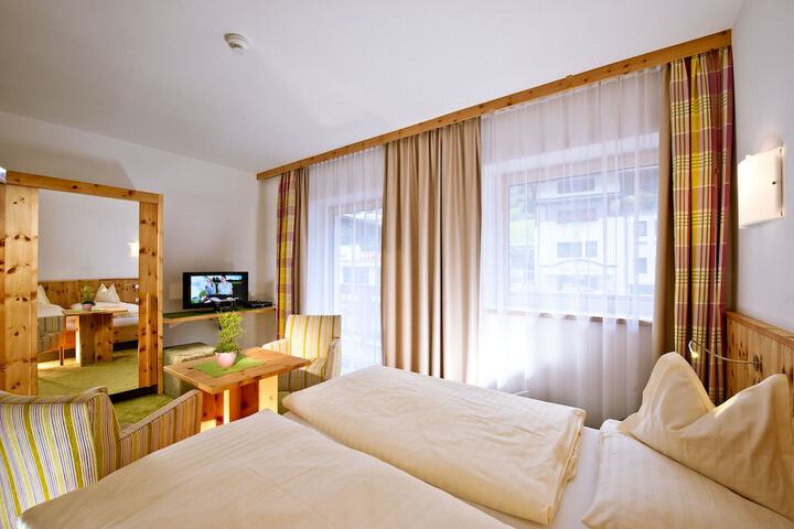 Room 14 of 38