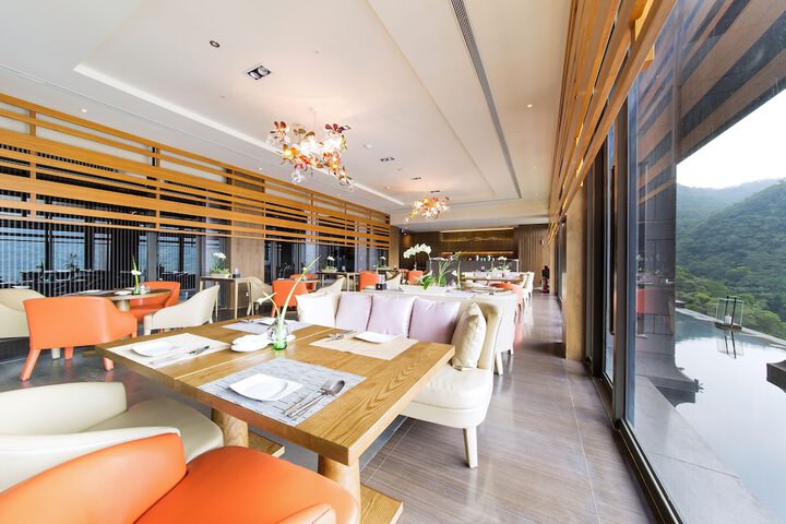 Dining 64 of 82