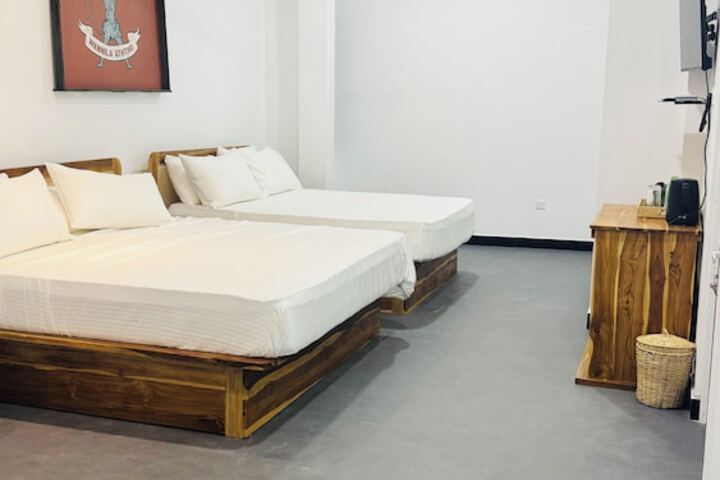 Room 3 of 32