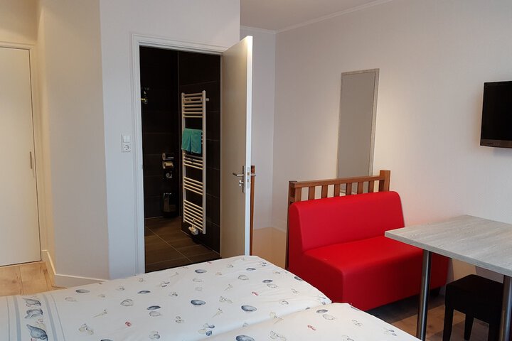 Room 5 of 63