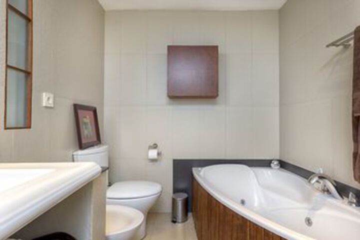 Room 8 of 44