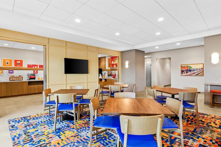 Breakfast/Coffee Service 24 of 31