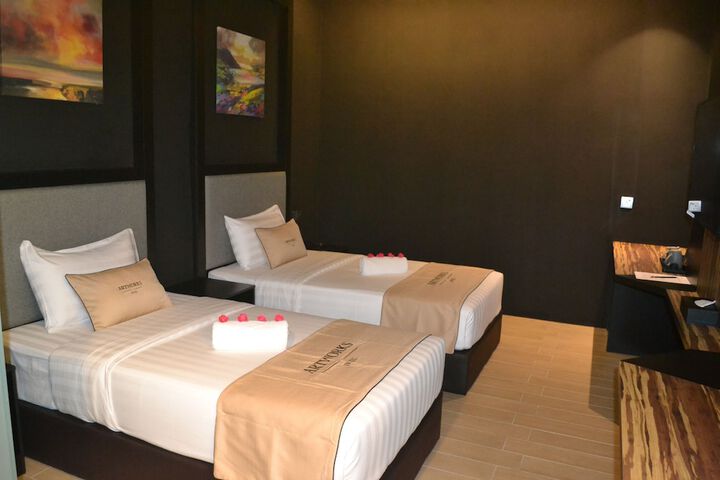 Room 12 of 73