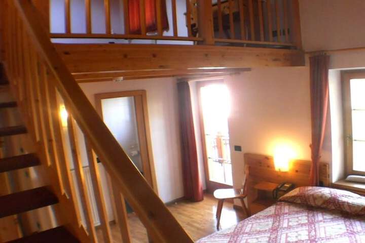Room 10 of 42