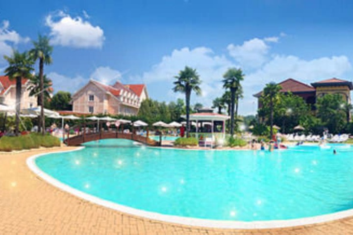 Pool Hotel