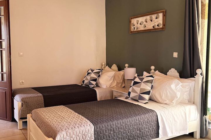 Room 4 of 89