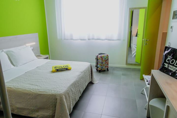 Room 3 of 28