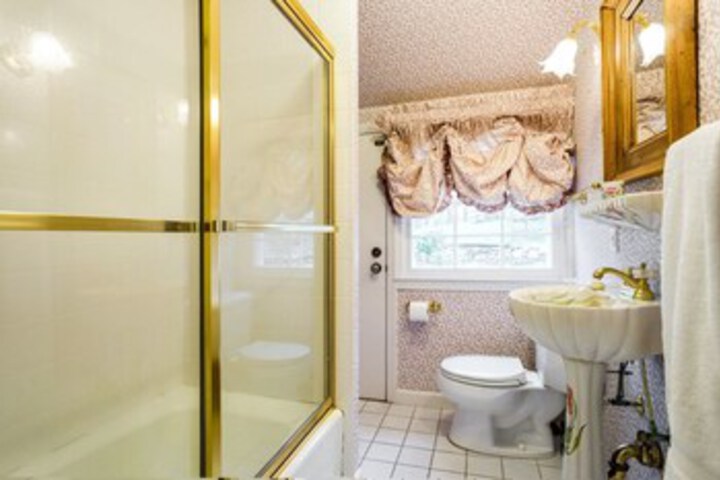 Room 10 of 82