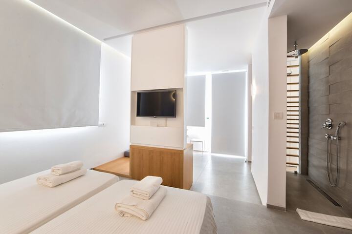Room 217 of 340