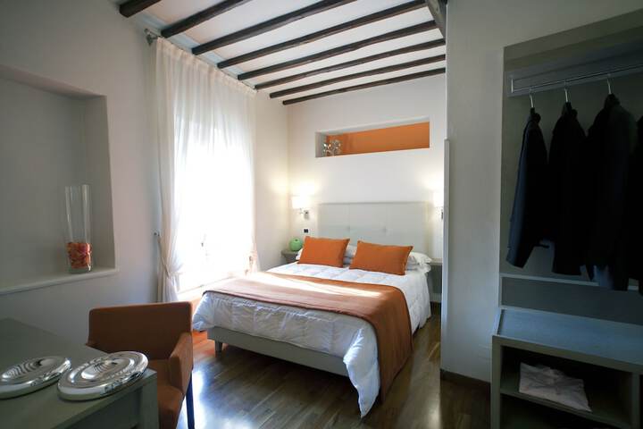 Room 4 of 17
