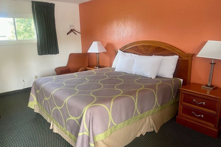 Standard | King Bed (3 of 6)