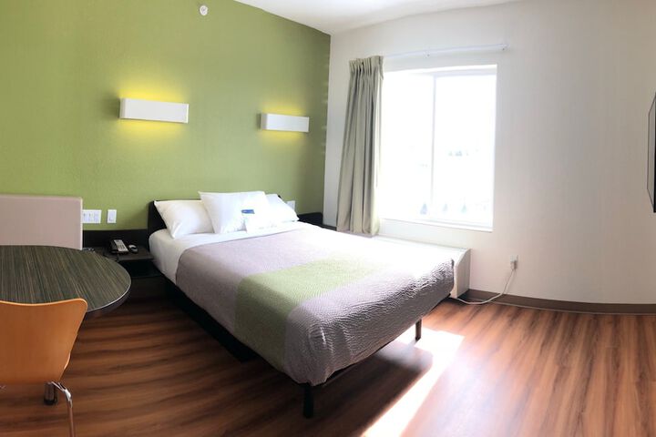 1 Queen Bed (11 of 16)