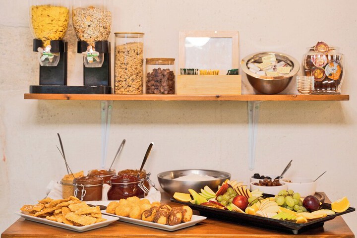 Breakfast/Coffee Service 96 of 107