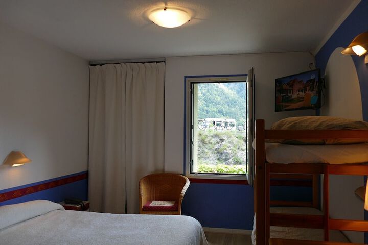 Room 5 of 96