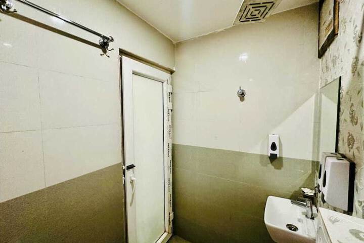 Room 30 of 46
