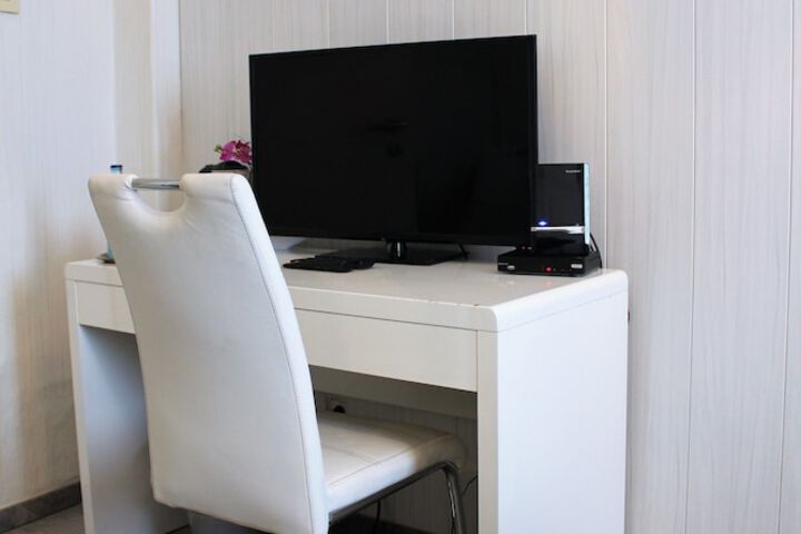 Room 3 of 36