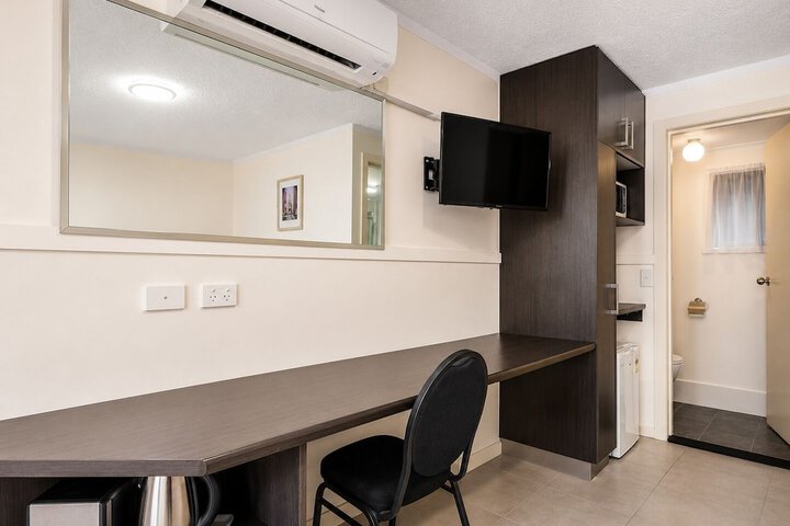 Room 6 of 34