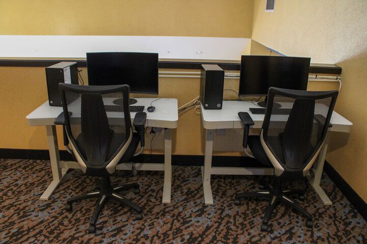 Business Center 25 of 29