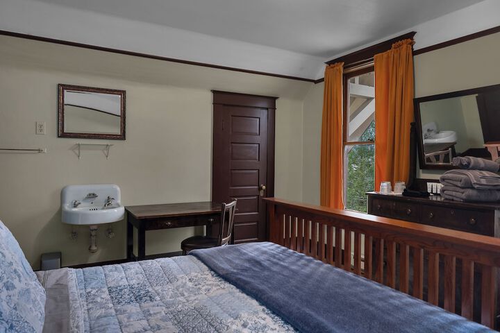 Room 19 of 91