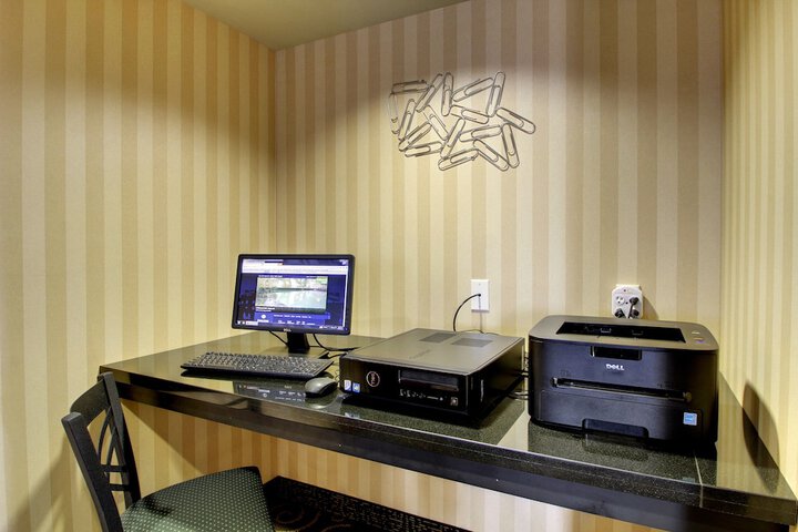 Business Center 27 of 28