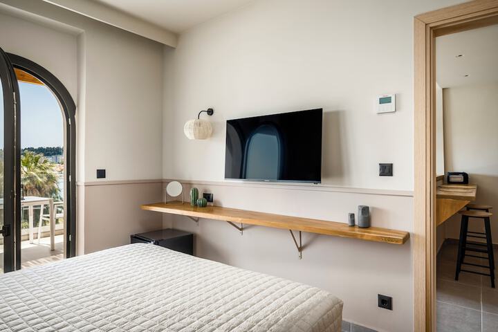 Room 13 of 50