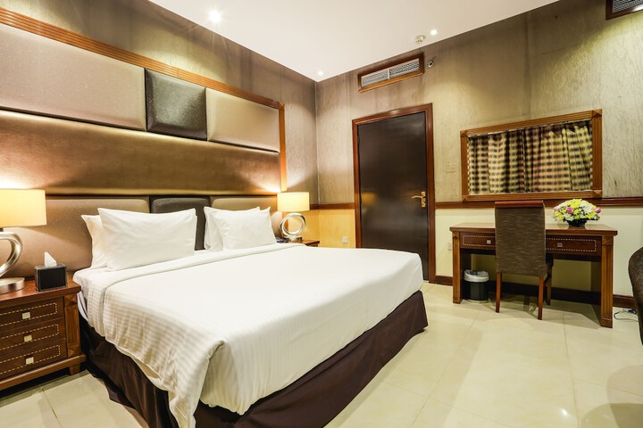 Room 30 of 86