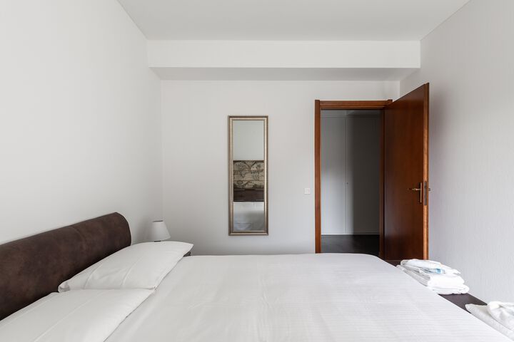 Room 7 of 9
