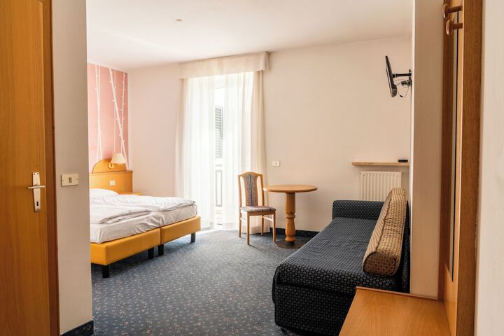 Room 74 of 115