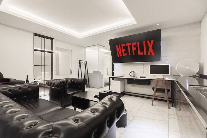 Room 10 of 52