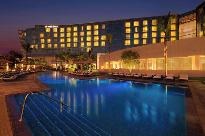 Pool Hotel