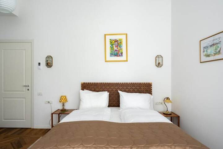 Room 14 of 48