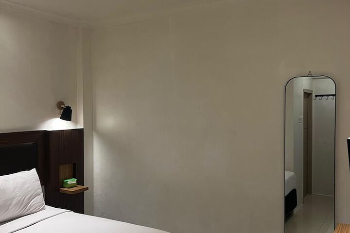 Room 2 of 20