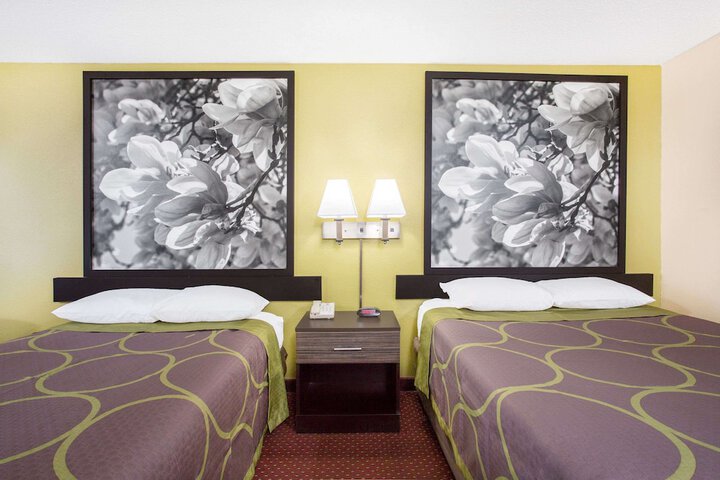 2 Queen Beds (5 of 7)