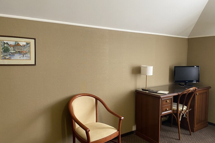 Room 6 of 44