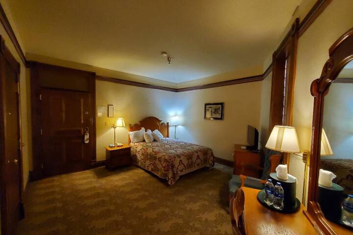 Room 12 of 150