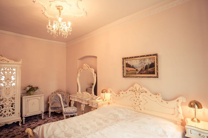 Room 11 of 65